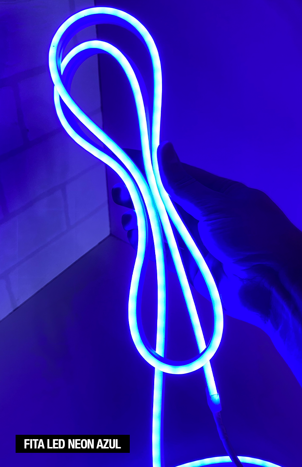 Demonstração de uma Fita LED Neon de cor Azul ligada demonstrando o efeito de luz do produto